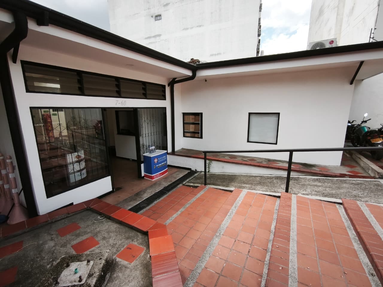 SE ARRIENDA INMUEBLE PARA INTITUCIONES EDUACTIVAS EN EL CENTRO DE LA CUIDAD. - Image 3