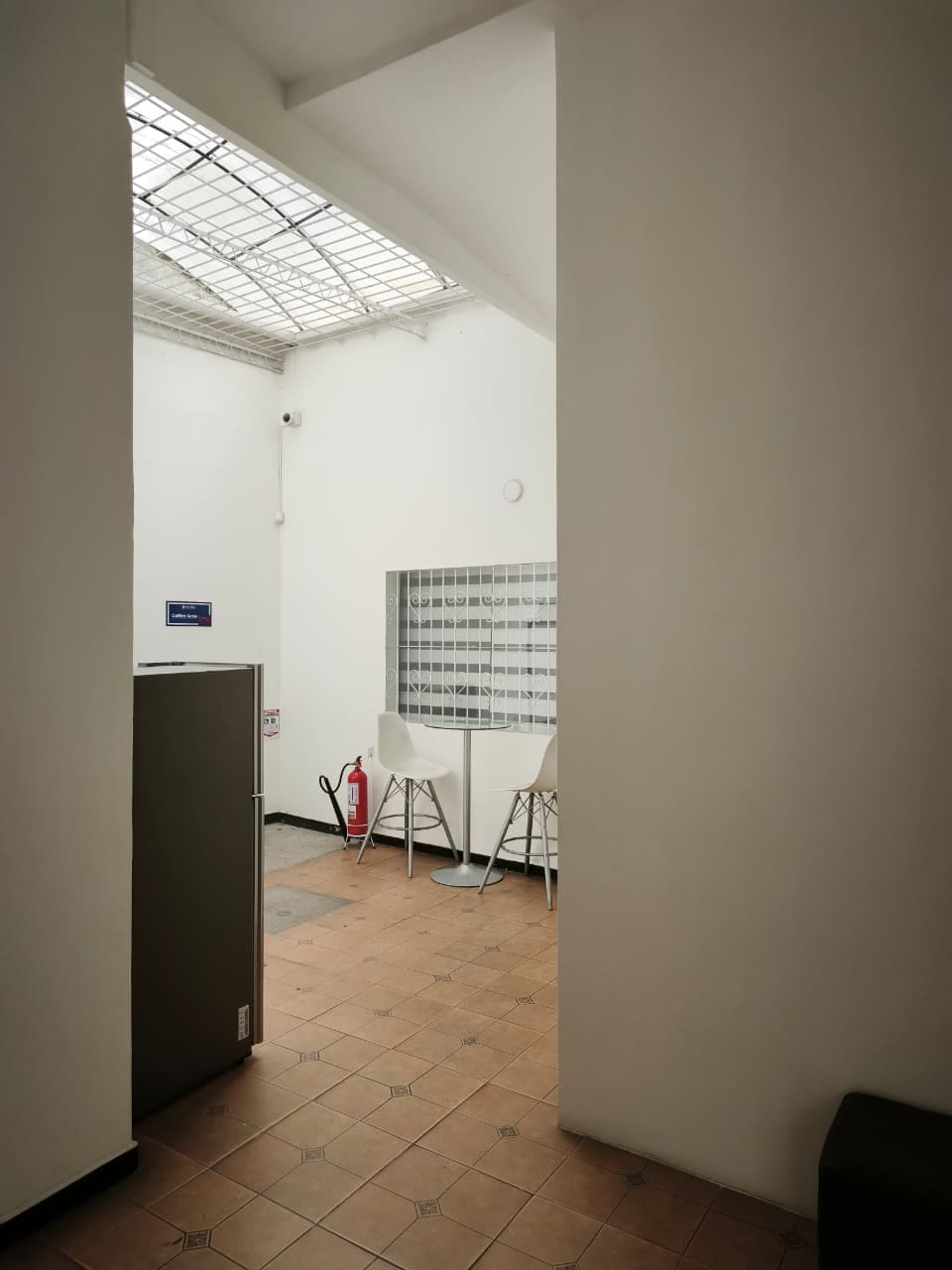 SE ARRIENDA INMUEBLE PARA INTITUCIONES EDUACTIVAS EN EL CENTRO DE LA CUIDAD. - Image 7