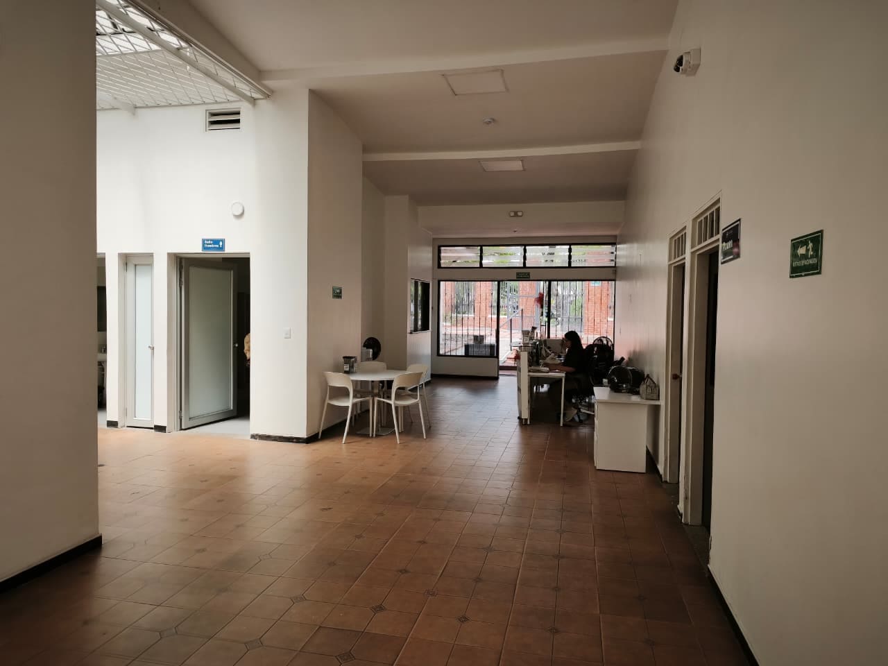 SE ARRIENDA INMUEBLE PARA INTITUCIONES EDUACTIVAS EN EL CENTRO DE LA CUIDAD. - Image 6